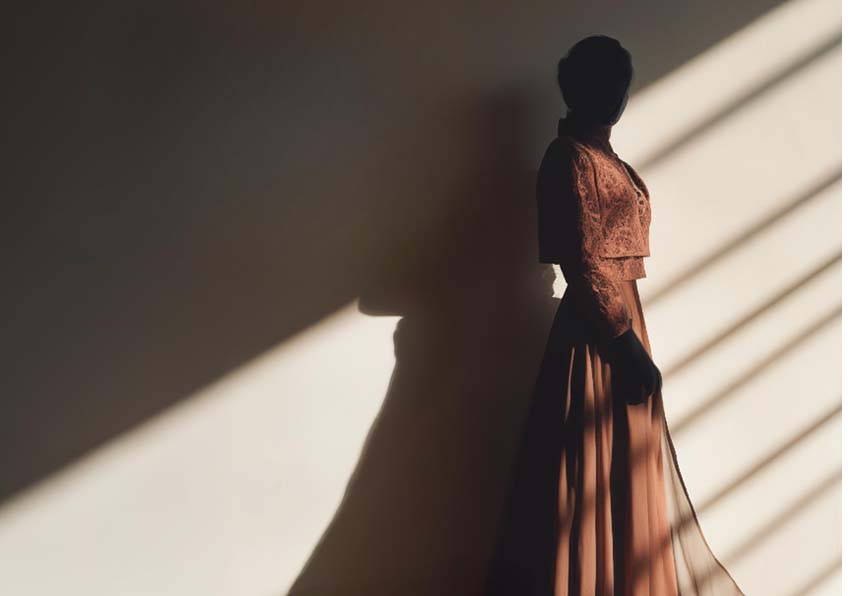 Una mujer de perfil